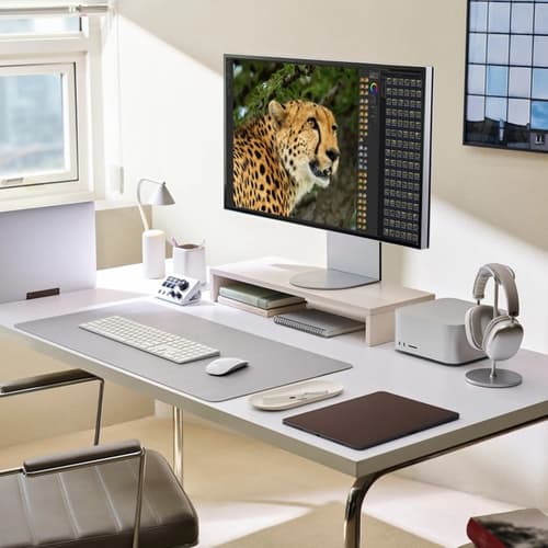 32" 6K IPS Black Thunderbolt Monitor — view 9