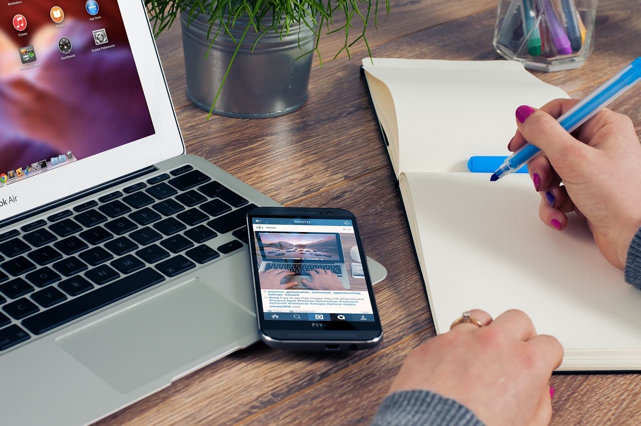 Apaxon® IT support specialists in Leeds office